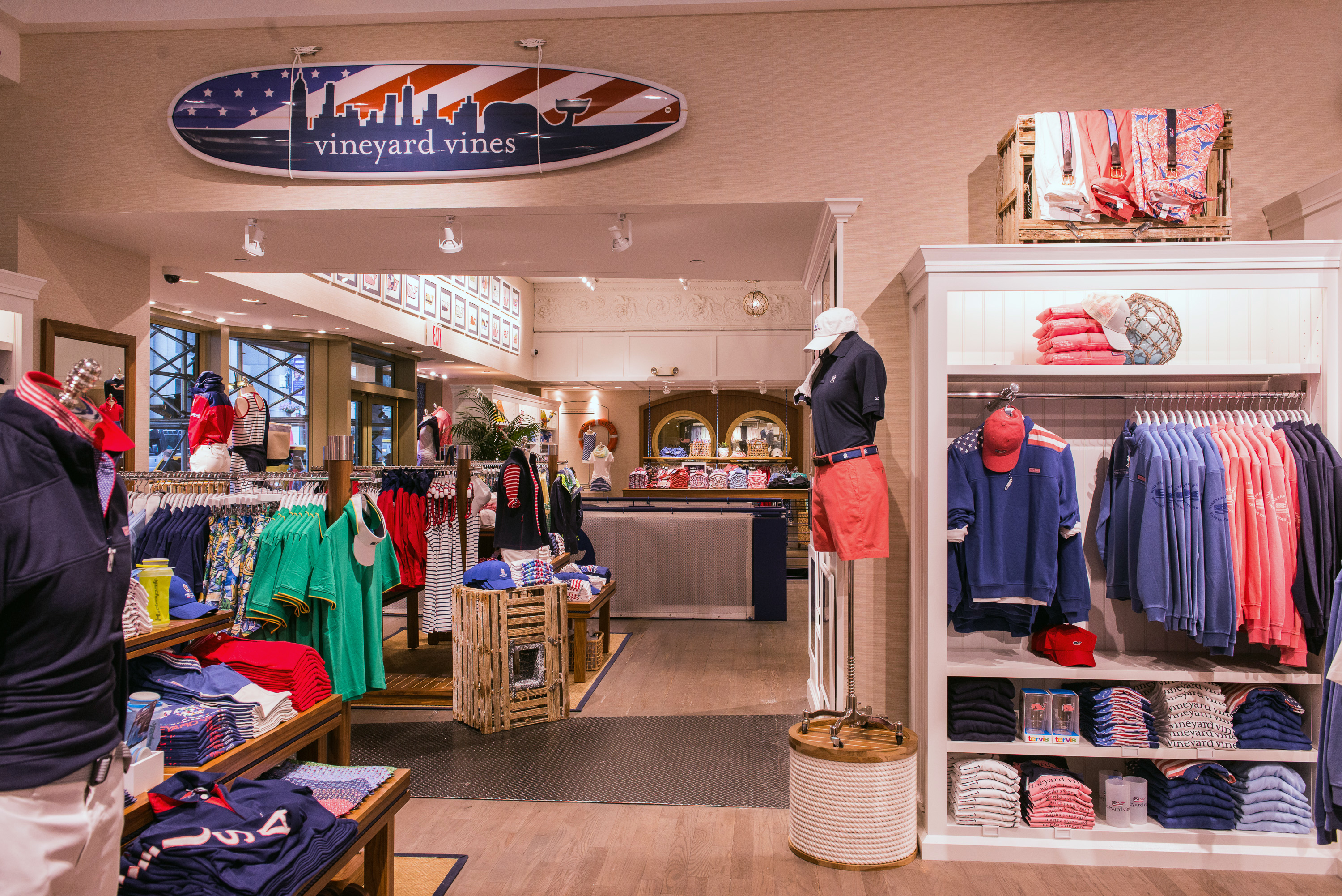 Vineyard Vines Opens At Grand Central Terminal   2016 72 0624 VineyardVines StoreLaunch 035 