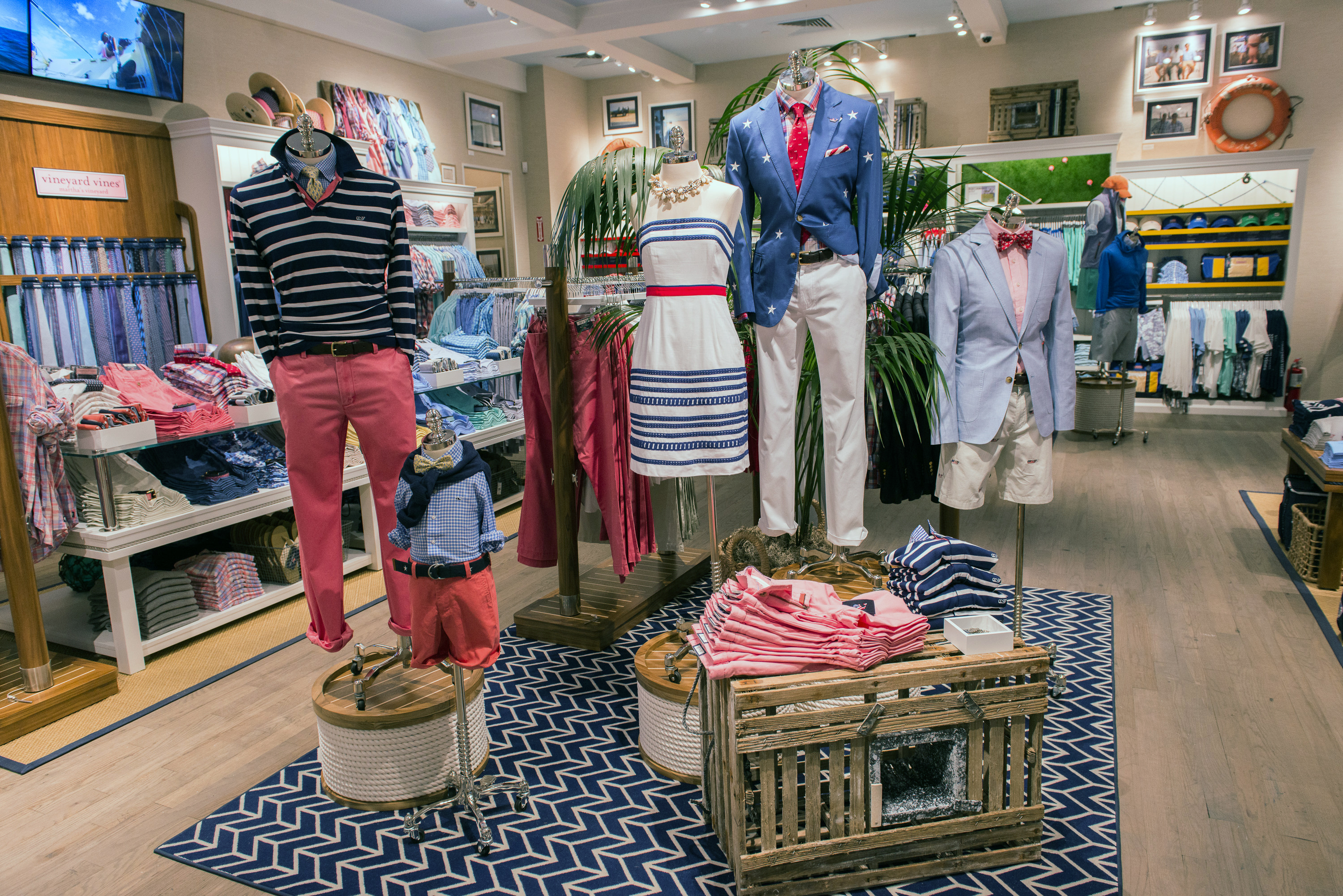 Vineyard Vines Opens NY Flagship At Grand Central Terminal 