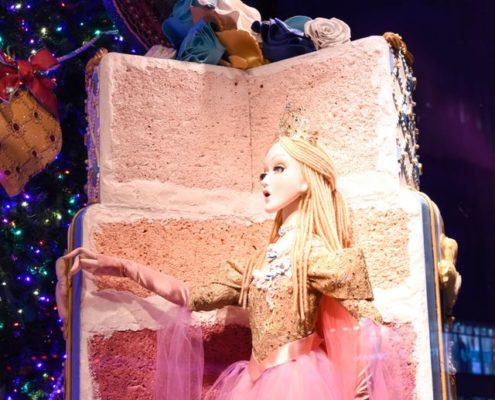 Saks Fifth Avenue Delights Us With 2016 Holiday Windows