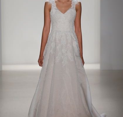Kelly Faetanini ‘s Bridal Spring 2018 Collection Took Inspiration From Shakespeare