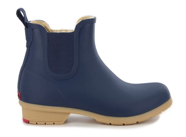 What Rain Boots To Wear On A Drizzly Day This Fall