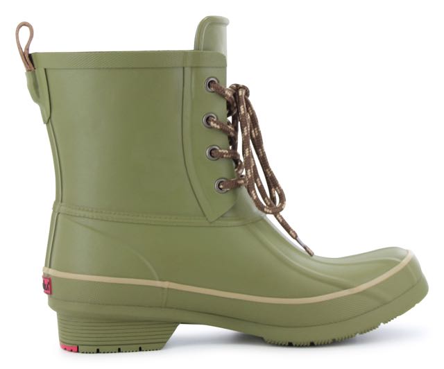 What Rain Boots To Wear On A Drizzly Day This Fall