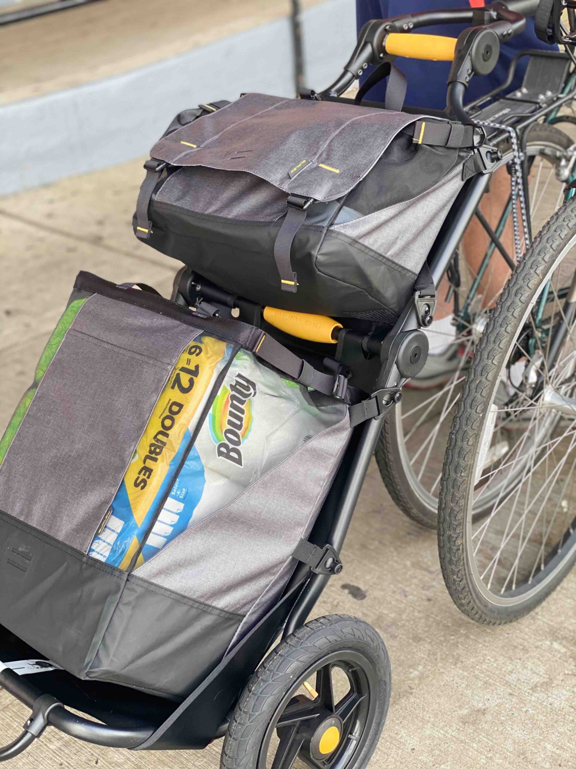 This Folding Bike Cargo Trailer Makes Everyday Commuting Seamless