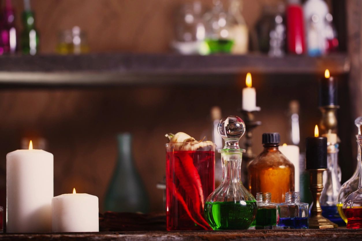 THESE HALLOWEEN COCKTAILS ARE HAUNTINGLY GOOD TO MAKE AT HOME