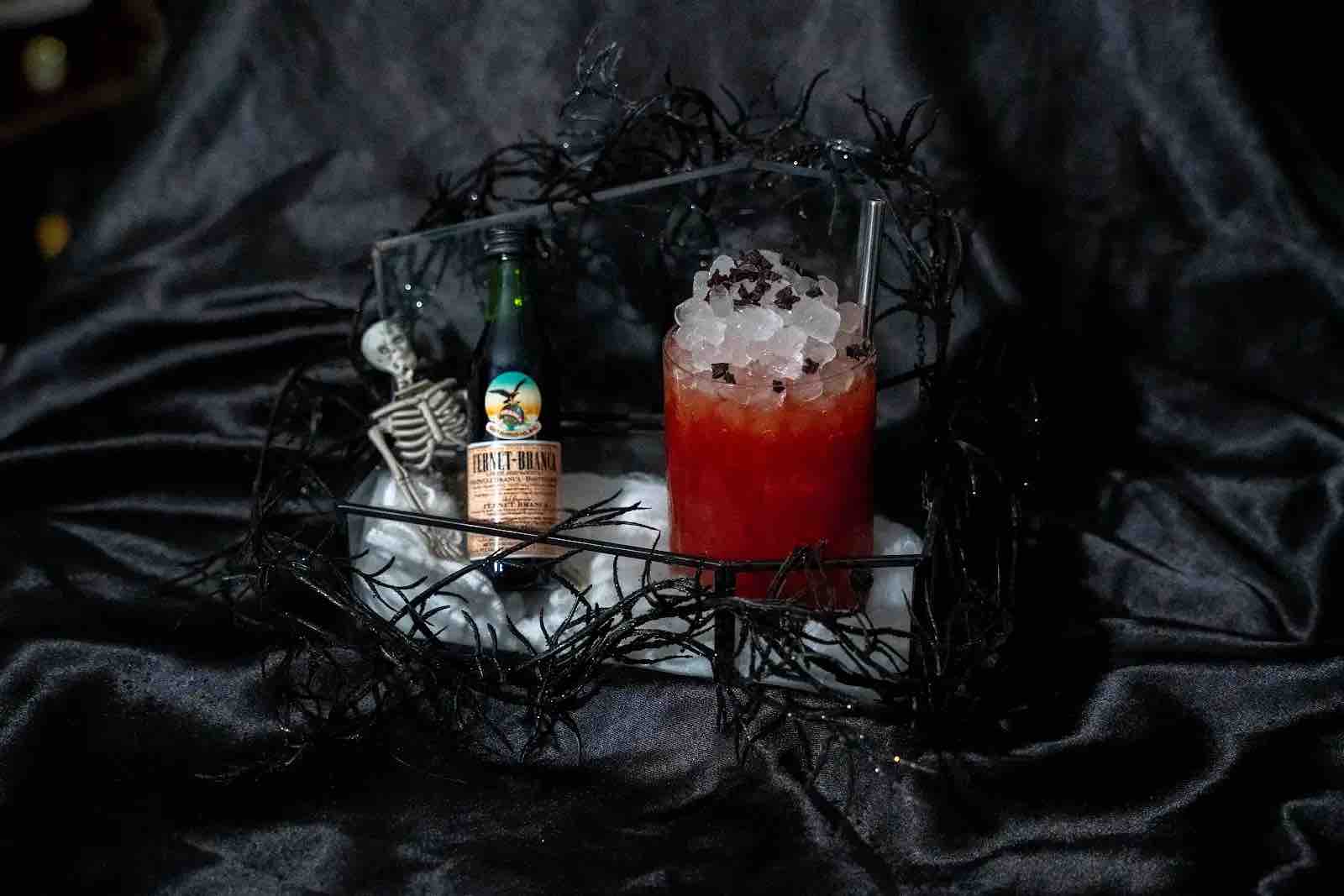 Discover the best cocktails to pair with your favorite Halloween candy. Sweet, spooky, and perfectly mixed for a frightfully fun night