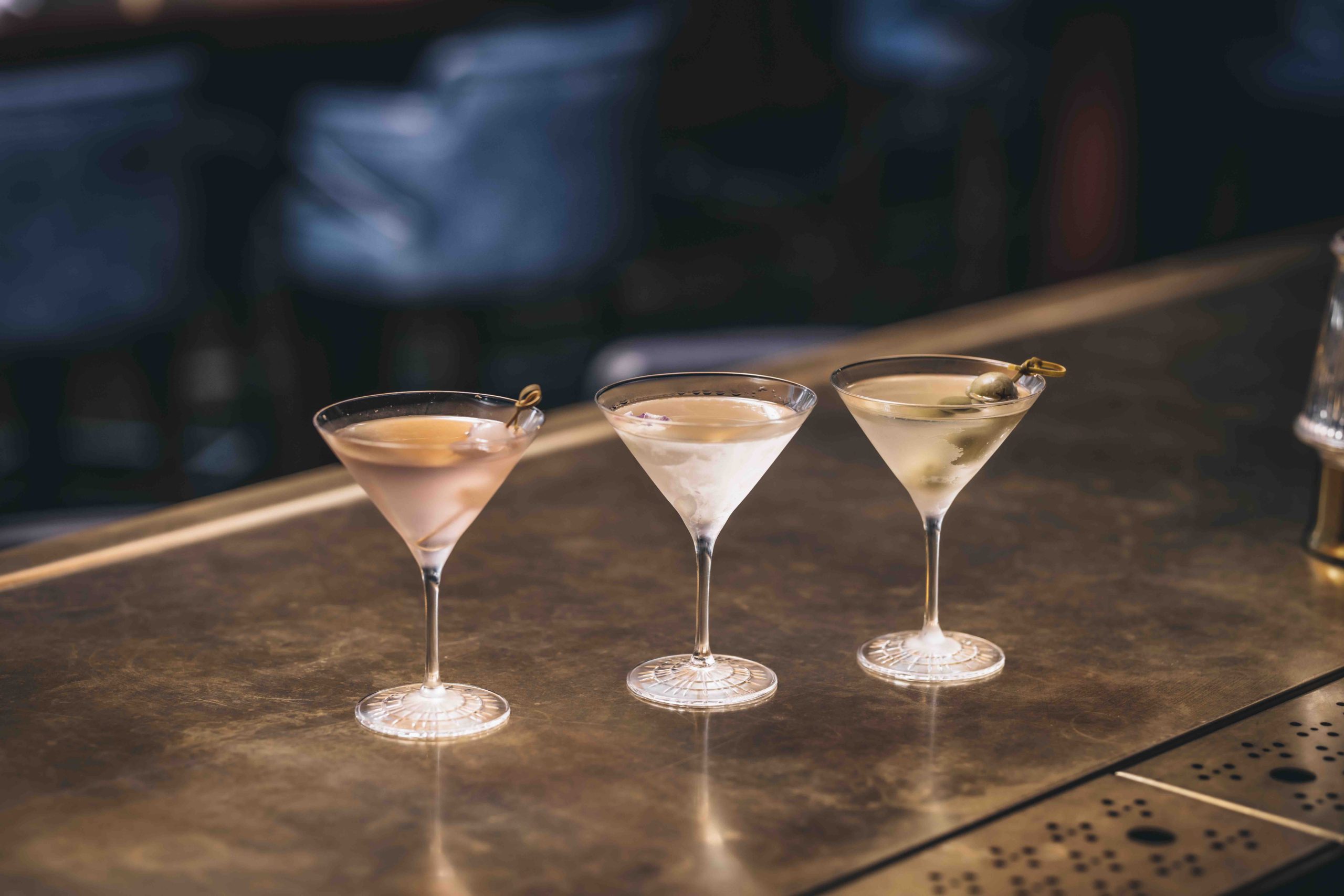 Uncover the top martini spots in NYC. Enjoy expertly crafted cocktails at the city’s most stylish and trendy bars. Cheers to a perfect night out!