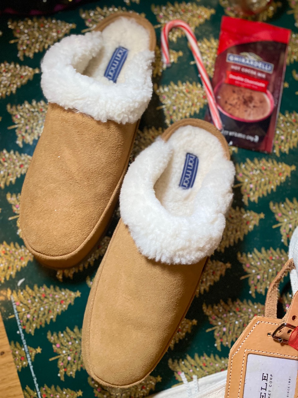 Find The Perfect Holiday Gifts For Her That She Will Love Hari Mari Tia Mule Slippers