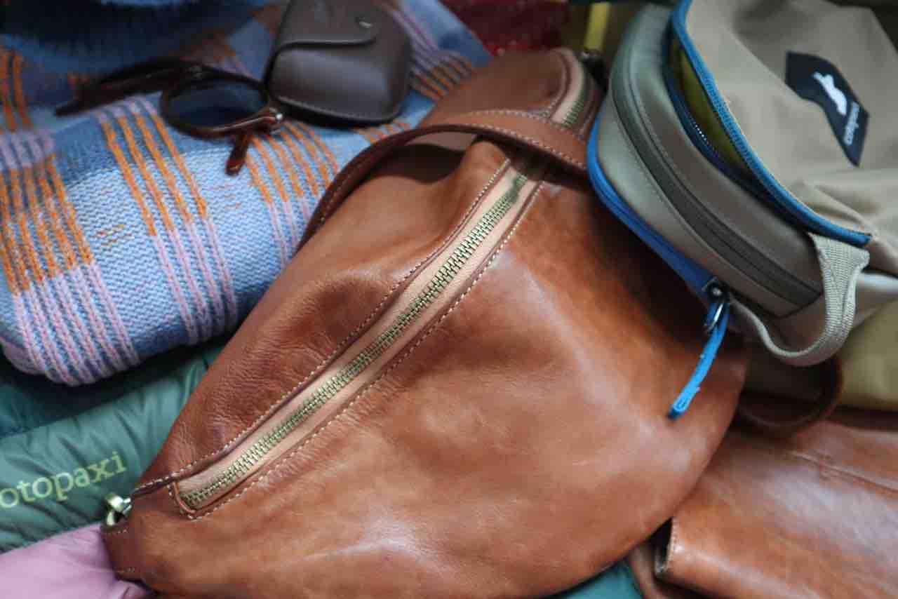 bolsa nova bag Discover Our Holiday Gift Guide Packed With Inspired Gift Ideas For Everyone On Your List, All In One Place Like Bolsa Nova Capri Sling