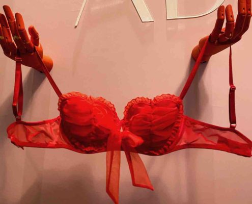 Explore Valentine’s Day outfit ideas that spark romance. From elegant to bold, shop looks that make every moment feel special.