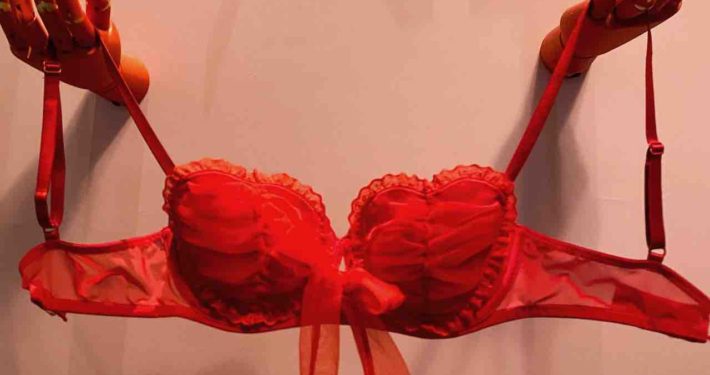 Explore Valentine’s Day outfit ideas that spark romance. From elegant to bold, shop looks that make every moment feel special.