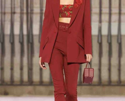 Discover the latest spring trends in fashion and update your closet with must-have styles that turn heads all season