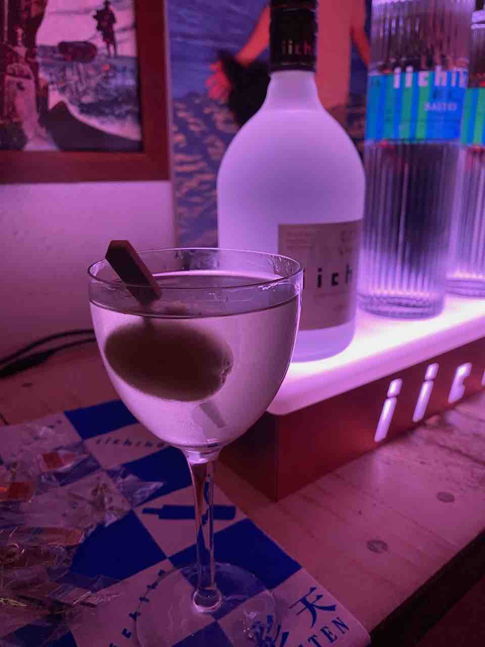 Explore cocktail bars in New York City for unforgettable drinks, vibrant vibes, and stylish nights across NYC’s hottest destinations