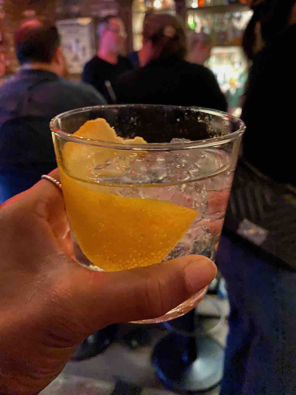 Explore cocktail bars in New York City for unforgettable drinks, vibrant vibes, and stylish nights across NYC’s hottest destinations