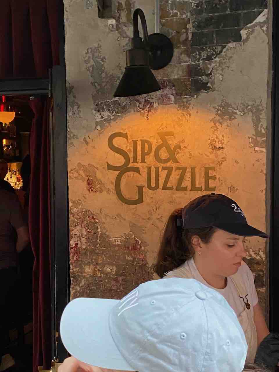 Explore cocktail bars in New York City for unforgettable drinks, vibrant vibes, and stylish nights across NYC’s hottest destinations