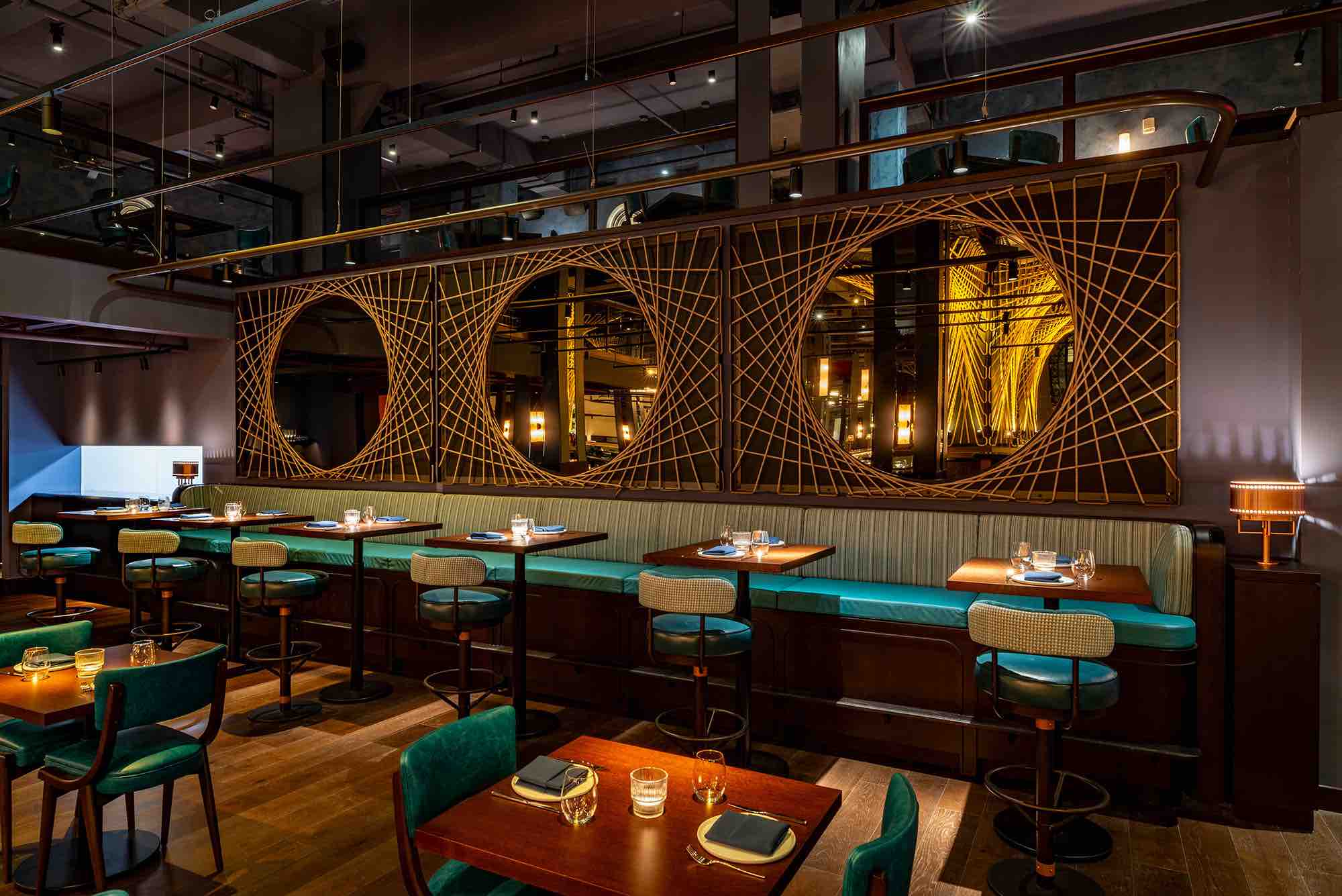 AQUA New York Photographed by Adrian Wilson Find the ultimate mother’s day brunch NYC experience with chic restaurants, delicious menus, and memorable moments for Mom.